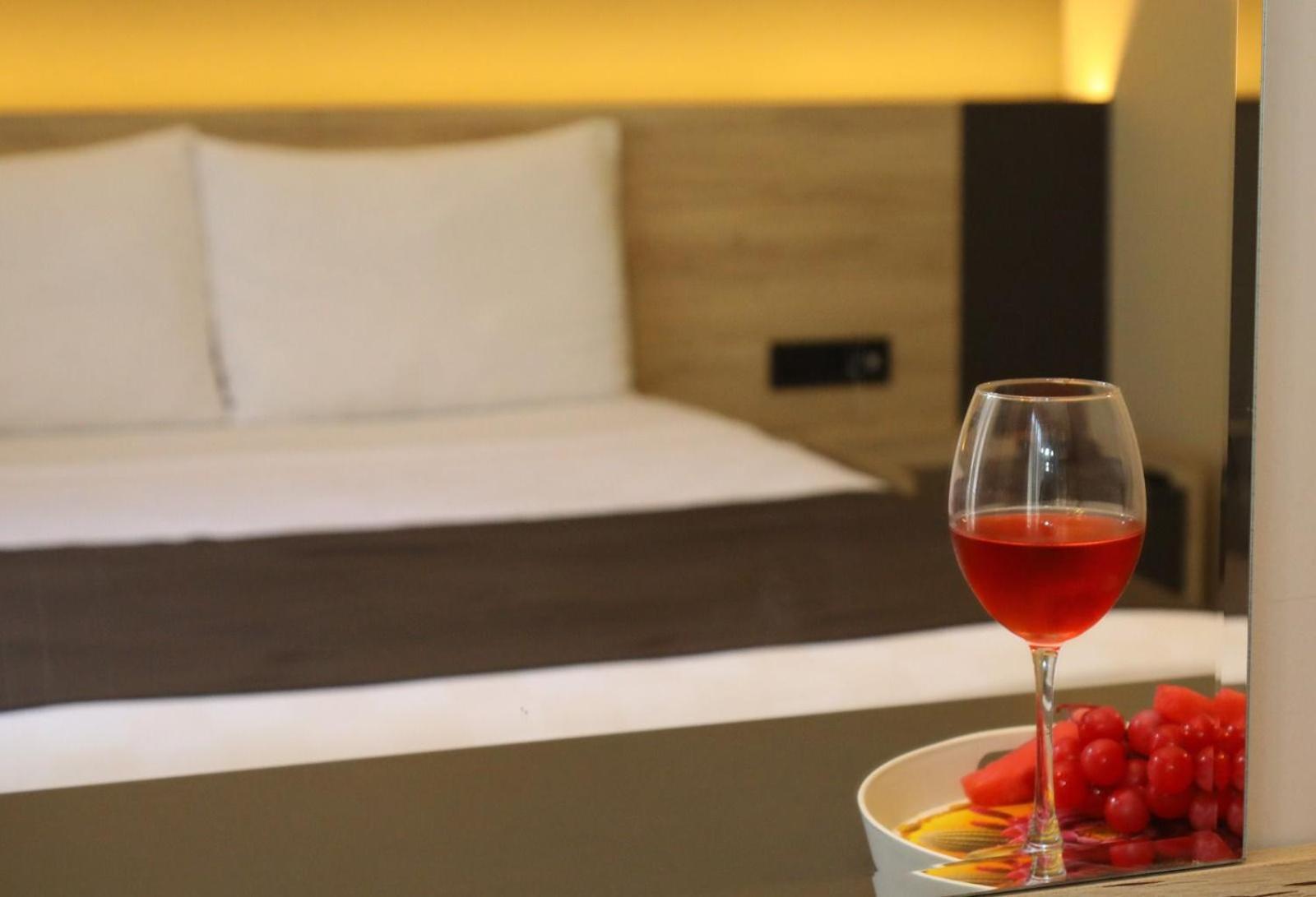 Grand Faik Hotel Кешме Экстерьер фото